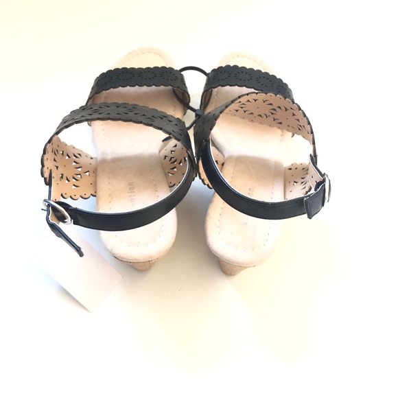 Attention sandals sz 8 Black - Picture 3 of 4